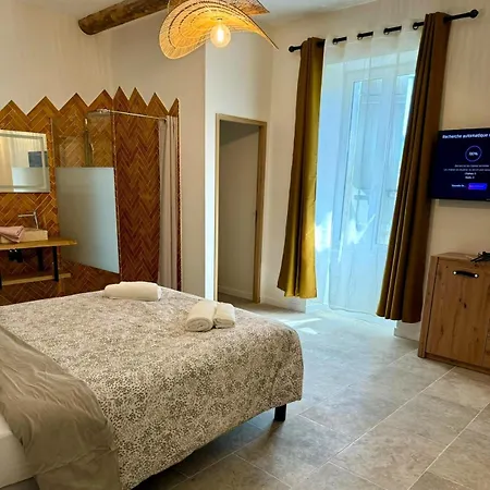 Holiday home Mas Les Fabrys Au Coeur Du Luberon *